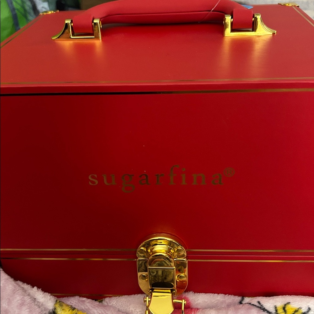 SUGARFINA CANDY RED EMPTY HOLDING CASE WITH HANDLE HOLDS 9 CANDY BOXES - Picture 4 of 4